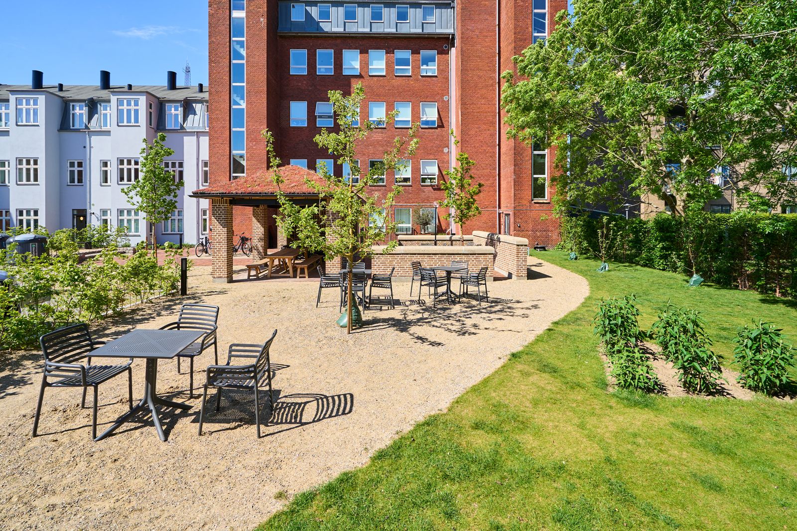 Green courtyard at The Courtyard Residence, furnished apartment in Odense C